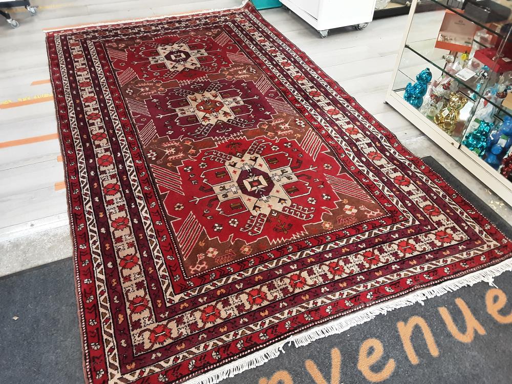 TAPIS LAINE ET SOIE FAIT MAIN ROUGE