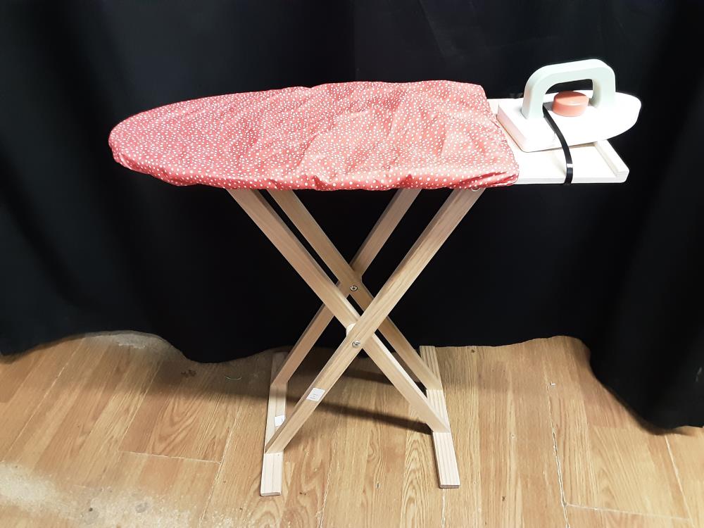 PLANCHE A REPASSER JOUET POUR ENFANT EN BOIS