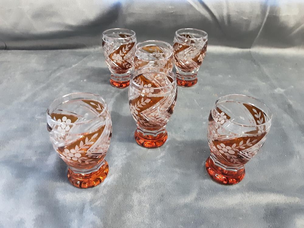 LOT 6 VERRES A LIQUEUR COLORÉ CISELE