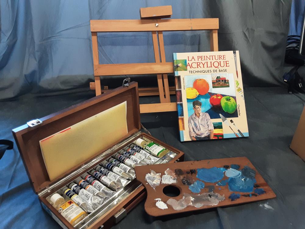 CHEVALET + LIVRE + BOITE DE PEINTURE