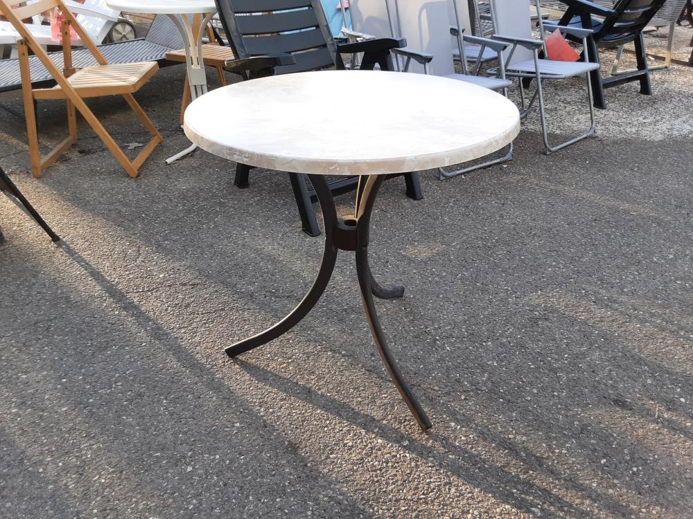 TABLE DE JARDIN ROND PLATEAU IMITATION MARBRE PIED EN ALU