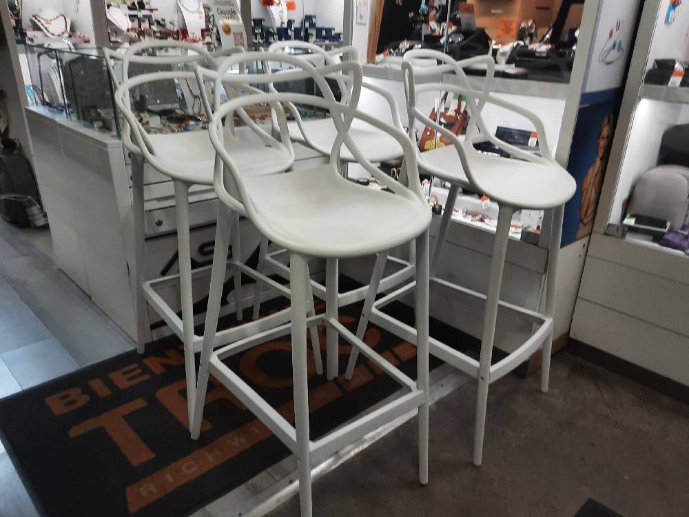 Tabouret De Bar En Pvc Blanc Hauteur De L Assise Et De 77 Cm