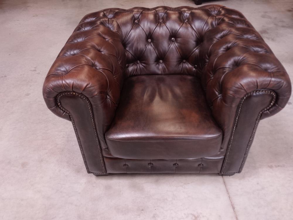 FAUTEUIL CHESTERFIELD 100% CUIR DE BUFFLE MARRON (1173627/28-49851) 2ÈME CHOIX