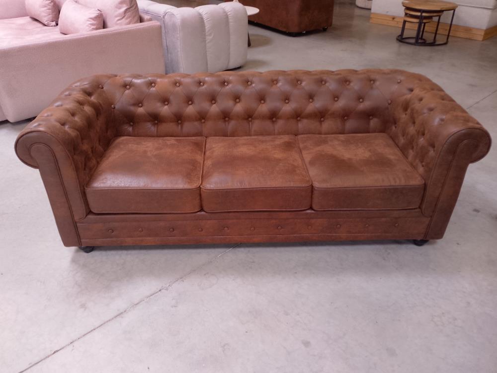 CANAPÉ CHESTERFIELD 3 PLACES MICROFIBRE ASPECT CUIR MARRON (1183221/1189758-68653) 2ÈME CHOIX