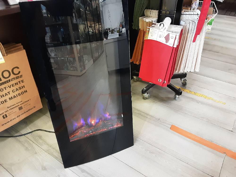 CHEMINÉE ÉLECTRIQUE INCURVÉE NOIRE (1188525-67369) 2ÈME CHOIX