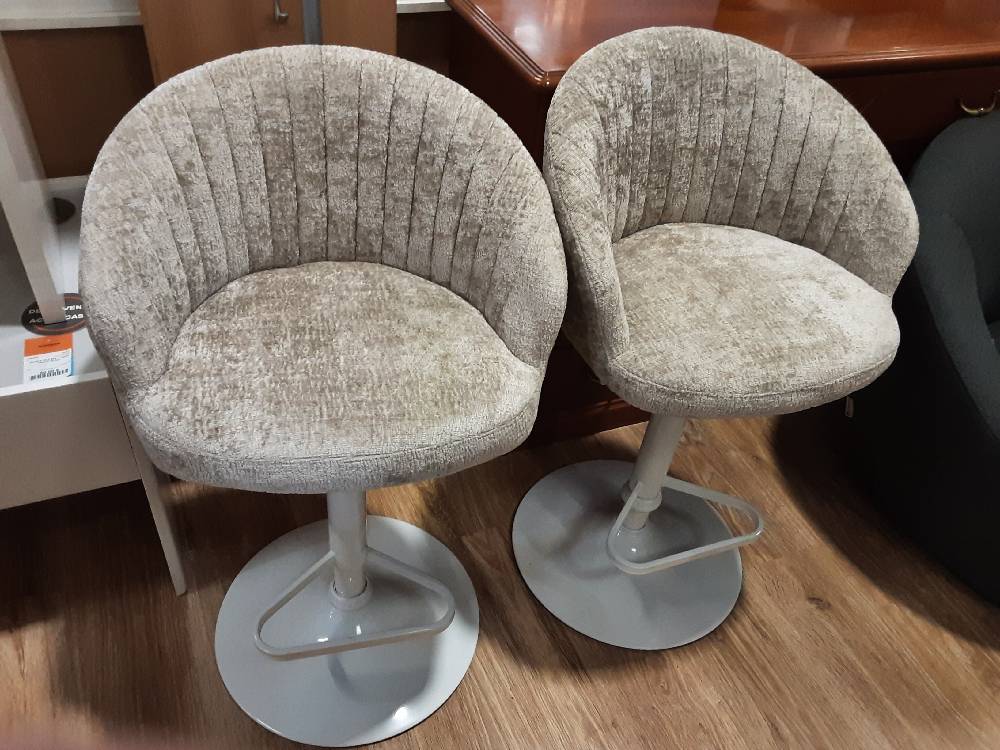 LOT DE 2 TABOURETS RÉGL. EN HAUTEUR MÉTAL BLANC - TISSU CRÈME (1188526-146417) 2ÈME CHOIX