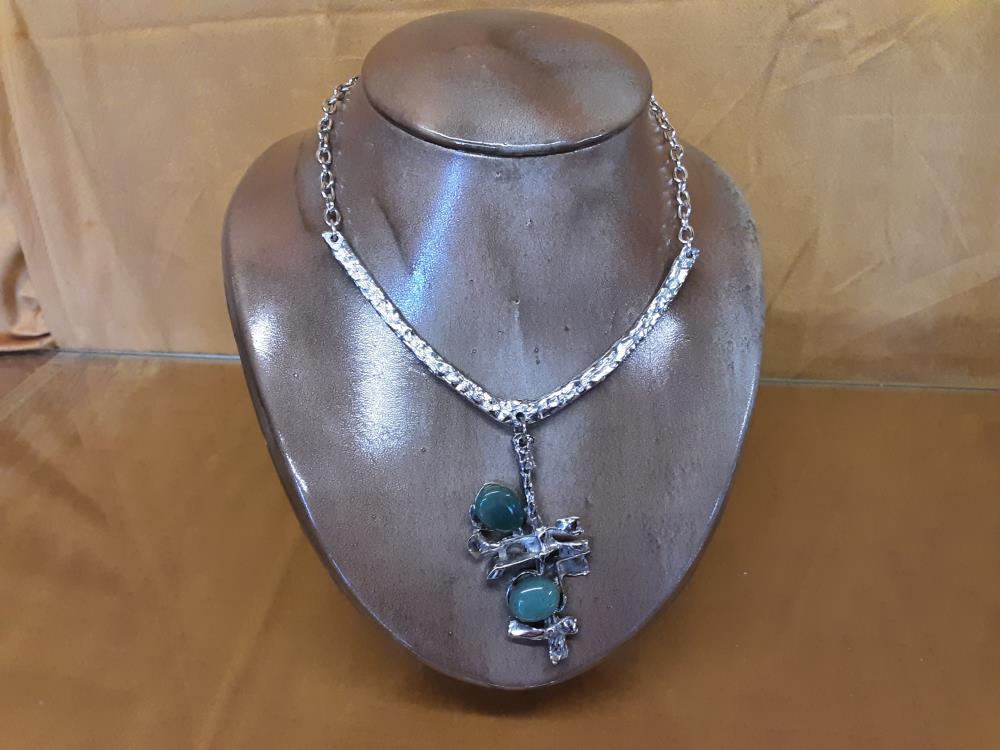 COLLIER SEMI RIGIDE PIERRES VERTES