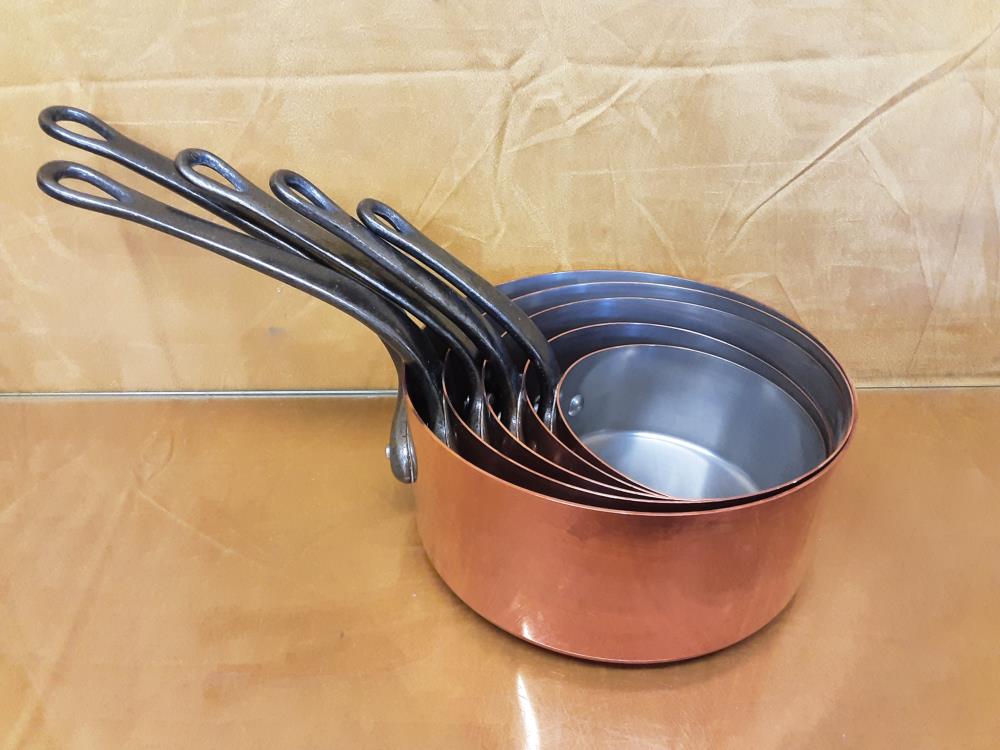 LOT DE 5 CASSEROLES CUIVRES SIGNEES TOURNUS FRANCE