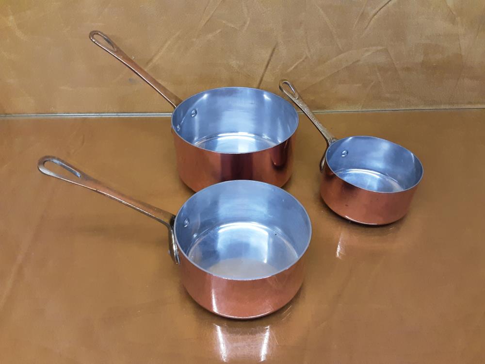 LOT DE 3 CASSEROLES CUIVRES SIGNEES 
