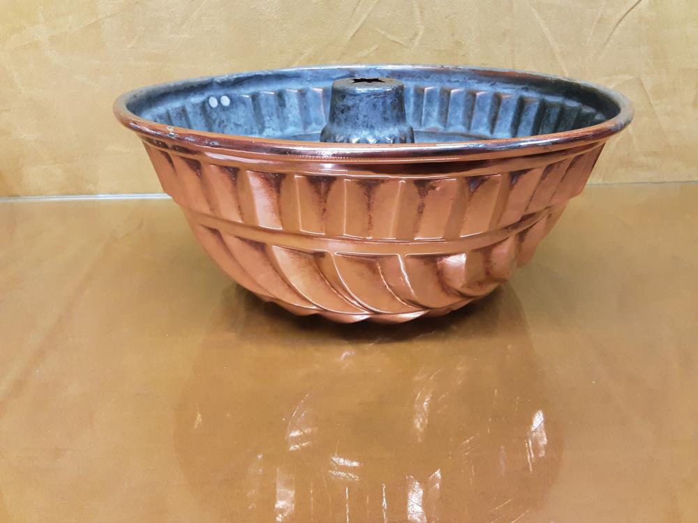 MOULE A KOUGELHOF EN CUIVRE DIAMETRE 23CM