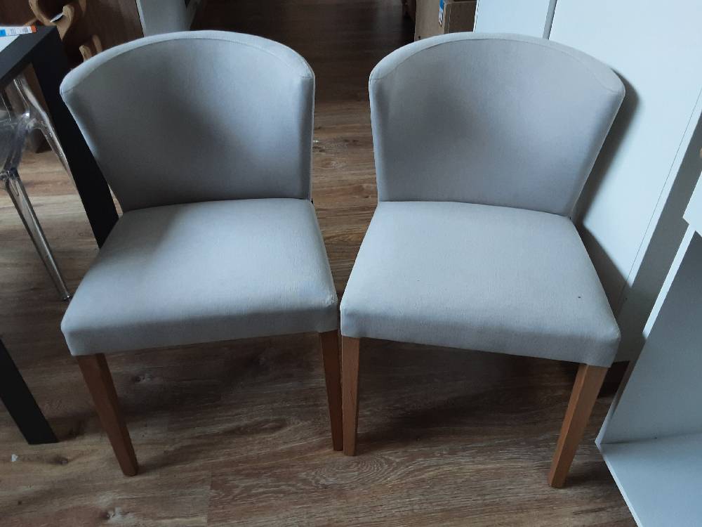 LOT DE 2 CHAISES TAPISSÉES (8166-832916-1) 2ÈME CHOIX