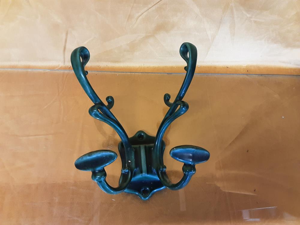 PORTE MANTEAU MURAL EN FONTE COLORIS VERT