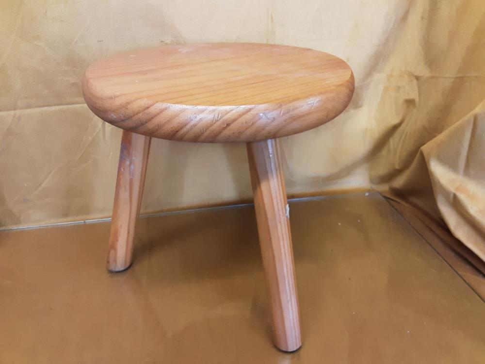 TABOURET BOIS HAUT 30CM
