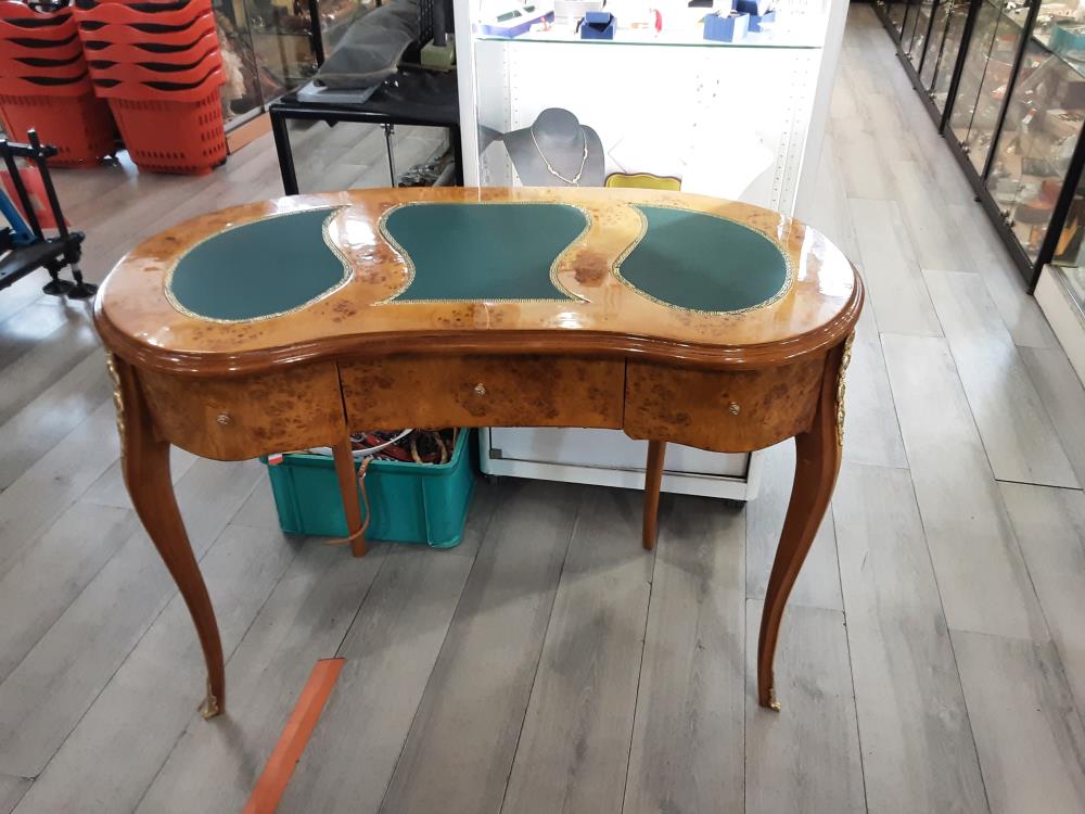 BUREAU HARICOT 3 TIROIRS