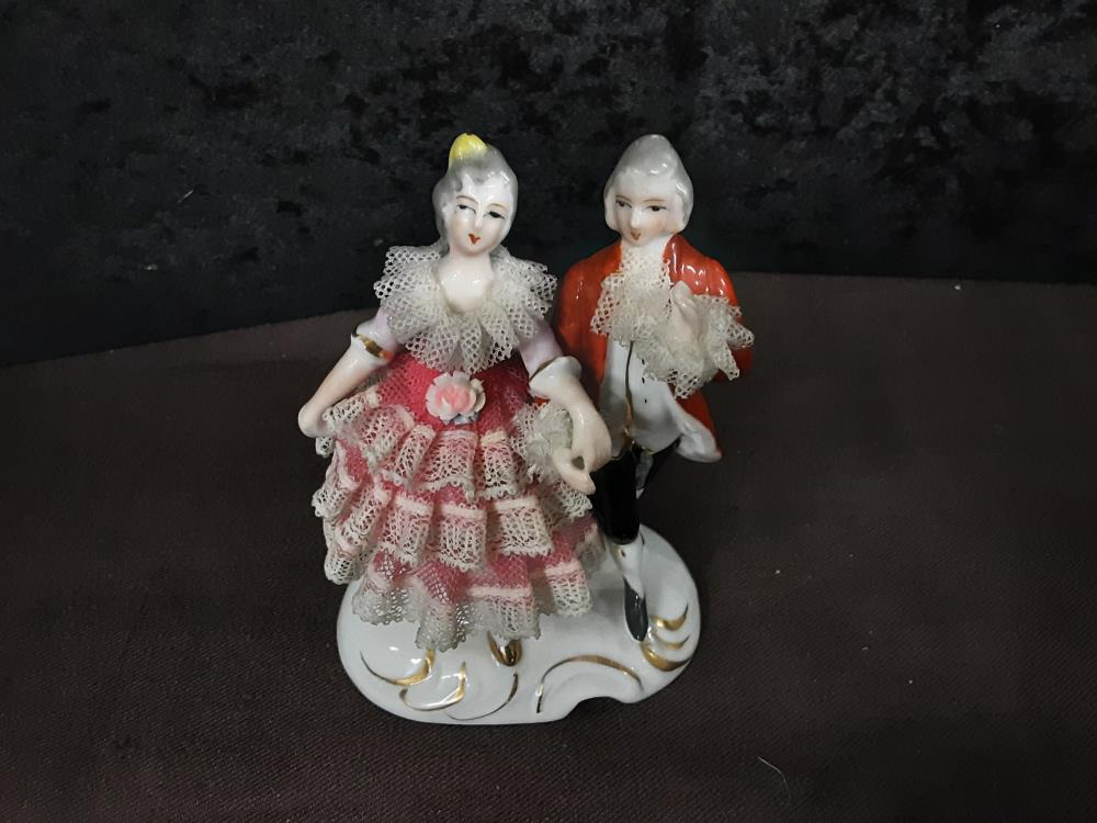 COUPLE EN PORCELAINE