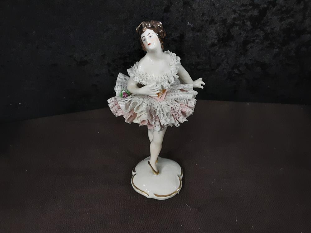 DANSEUSE EN PORCELAINE