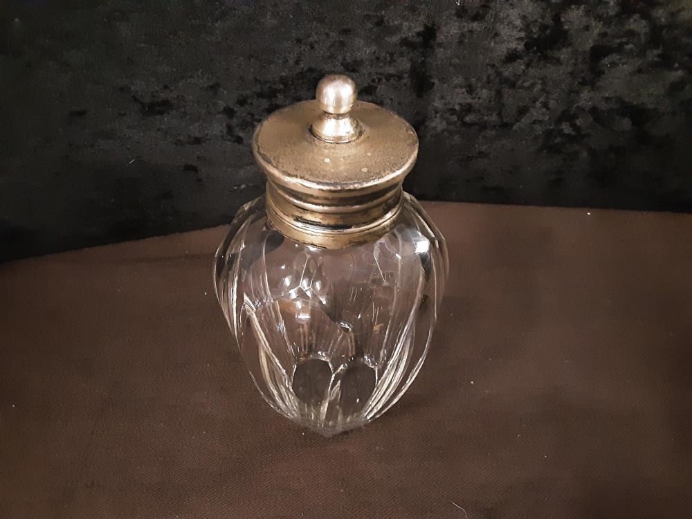 RECIPIENT EN CRISTAL COUVERCLE M.A