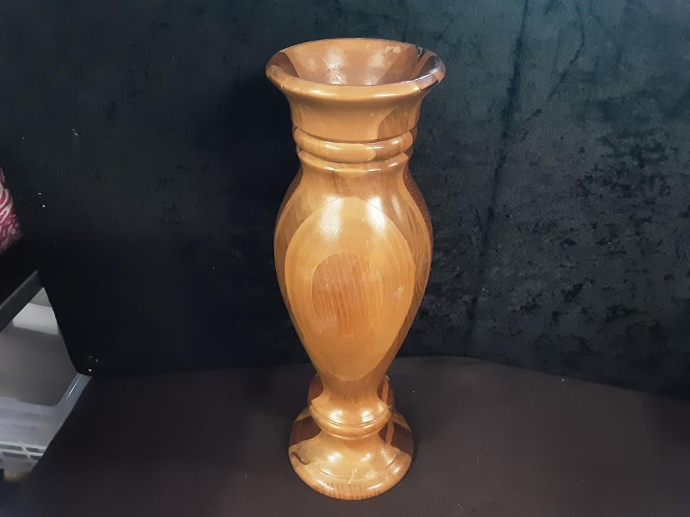 VASE EN BOIS