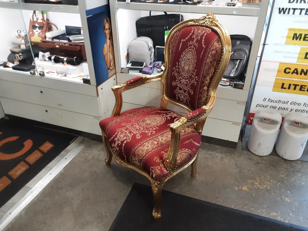 FAUTEUIL BAROQUE CADRE DORE TISSU ROUGE