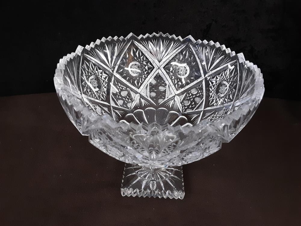 COUPE SUR PIED EN CRISTAL DIAM.20CM