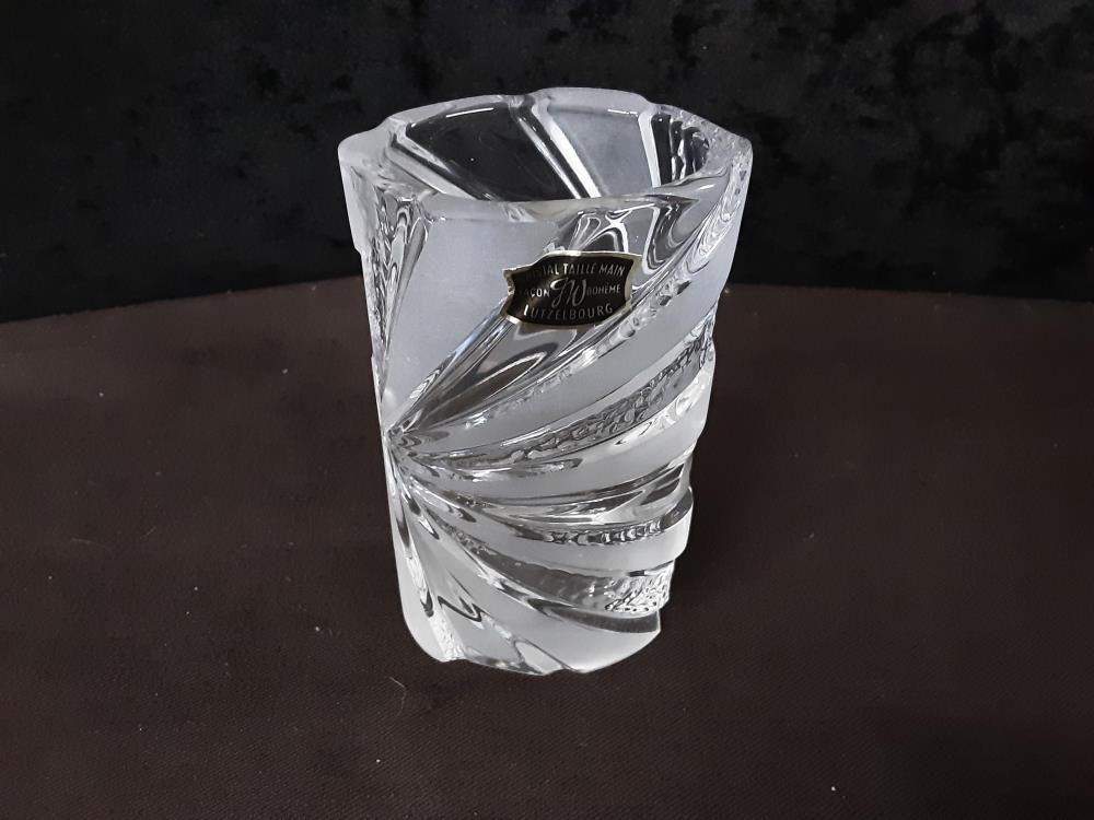 VASE OVALE EN CRISTAL