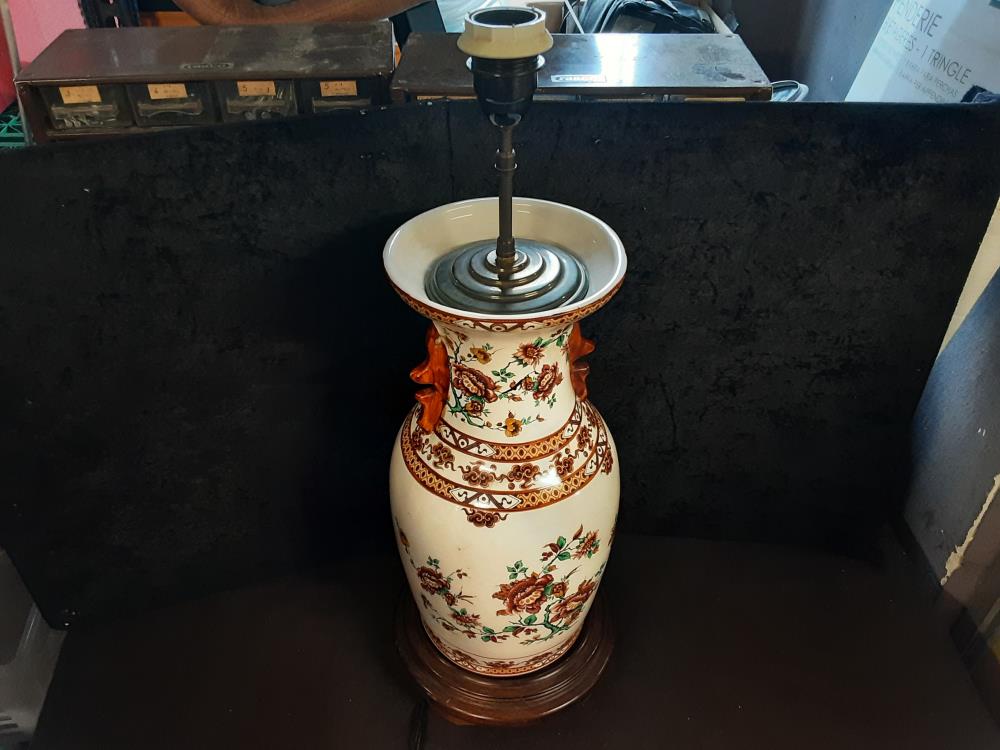 PIED DE LAMPE EN PORCELAINE H.46CM