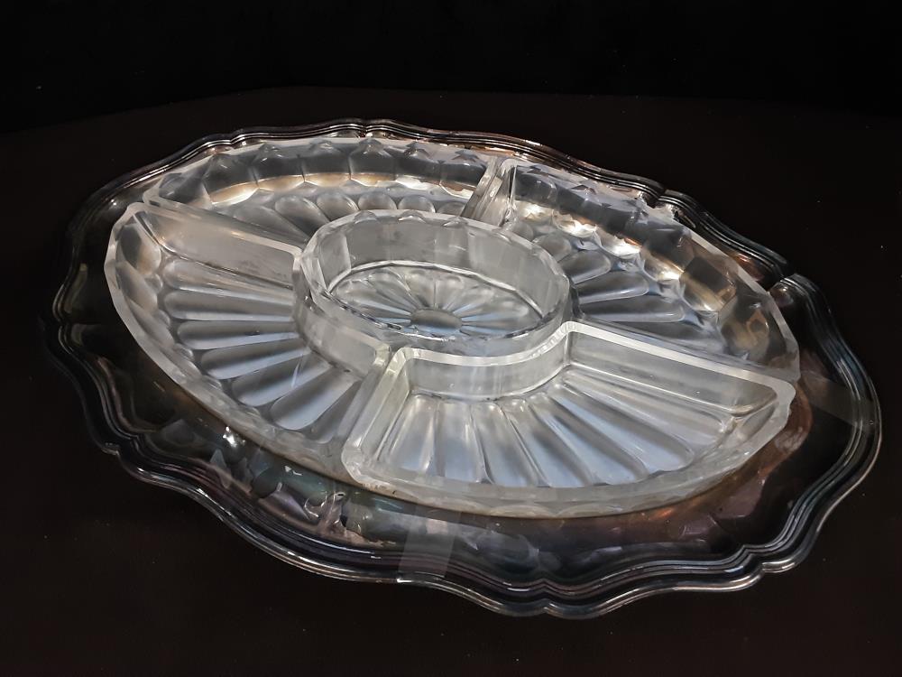 PLAT OVALE AVEC SEPARATEUR 