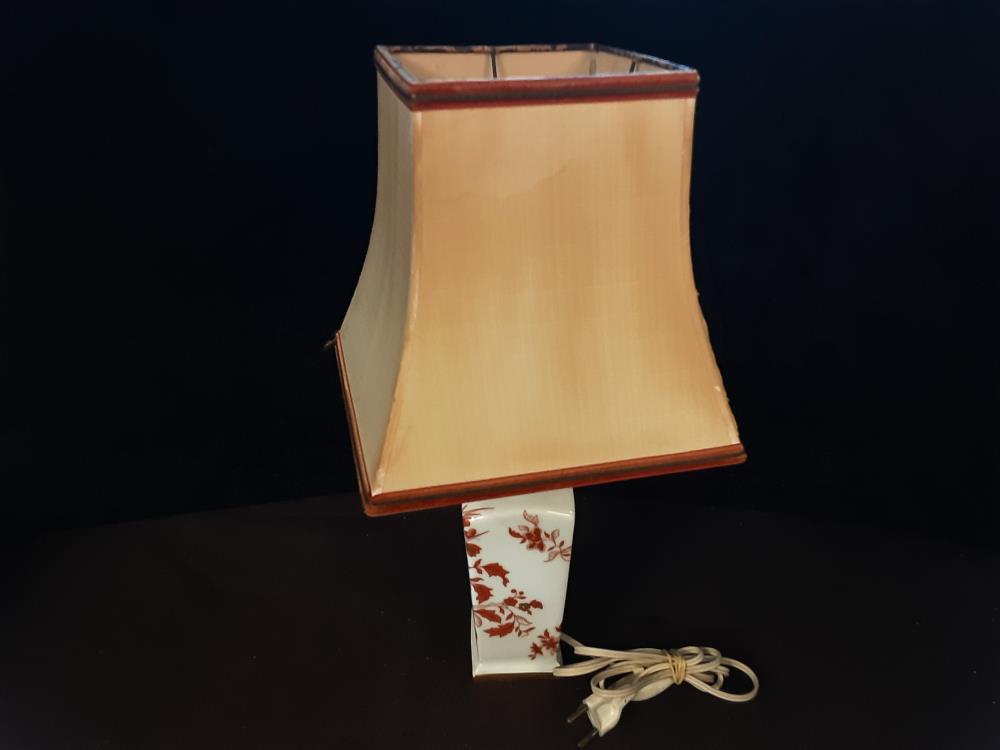 LAMPE PM A POSER PIED PORCELAINE DE PARIS FLEURS