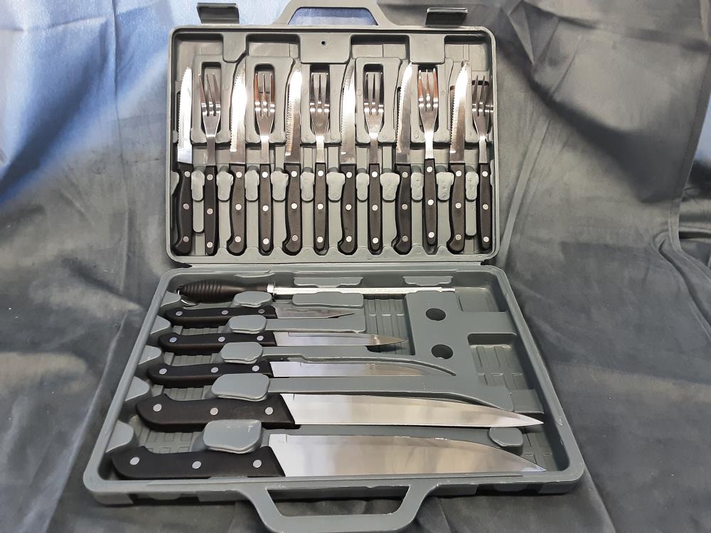 MALETTE DE COUTEAUX ET FOURCHETTES