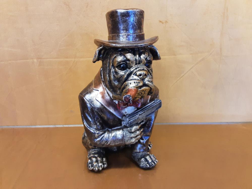 CHIEN BOULEDOGUE CIGARE PISTOLET EN RESINE (SP-82)