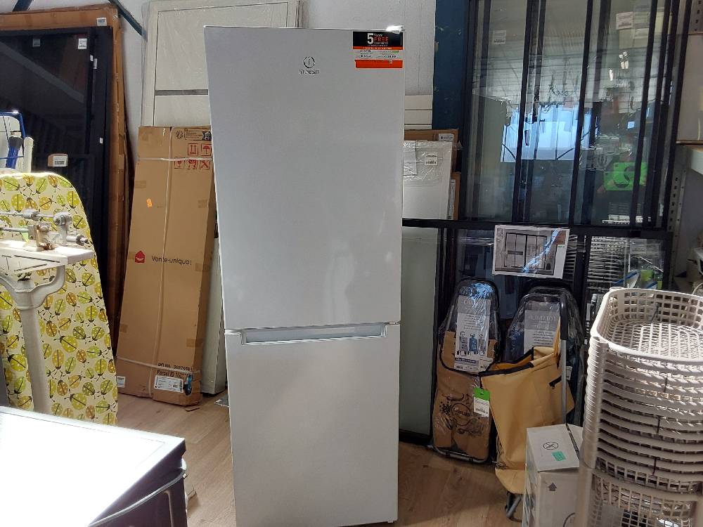 RÉFRIGÉRATEUR CONGELATEUR INDESIT 