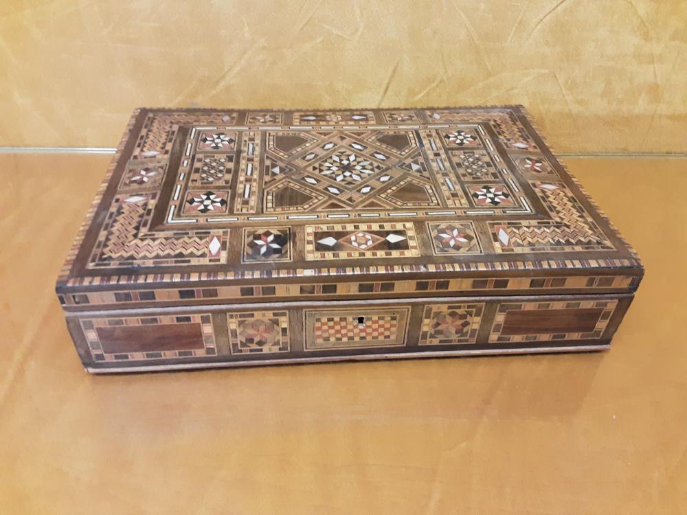 BOITE A BIJOUX MARQUETERIE