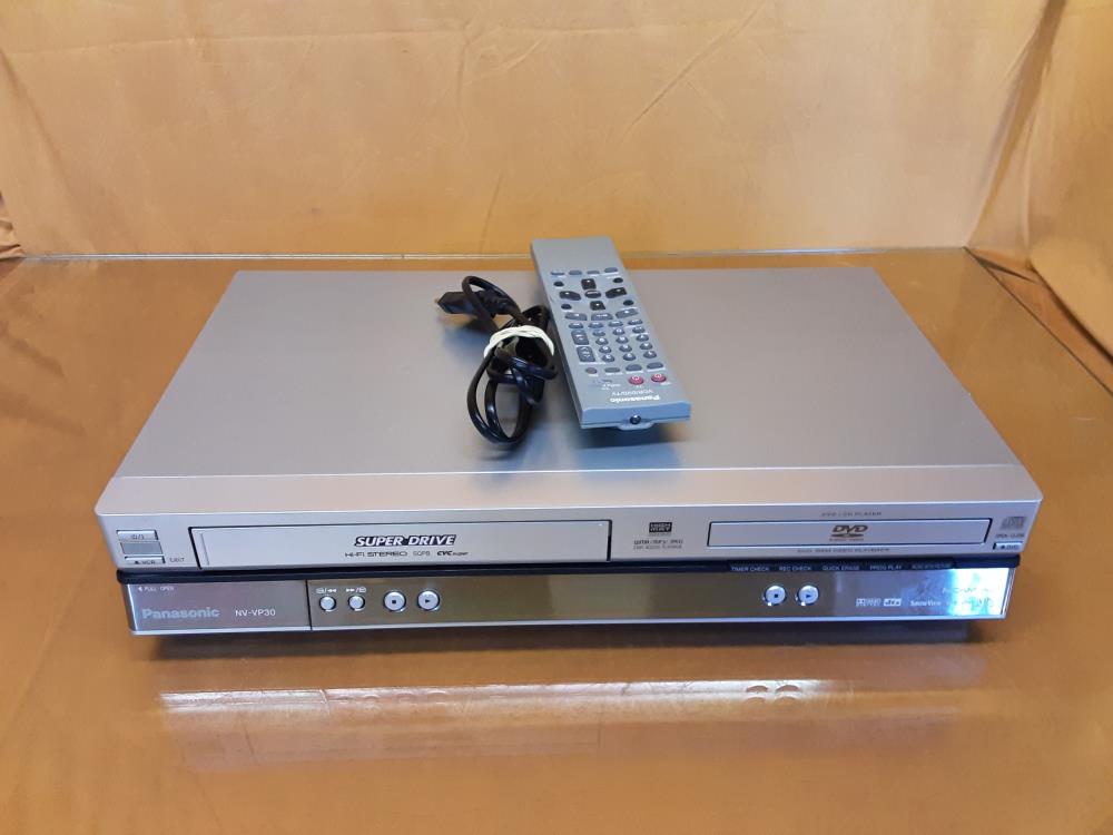 LECTEUR CASSETTES ET DVD PANASONIC NICAM A2