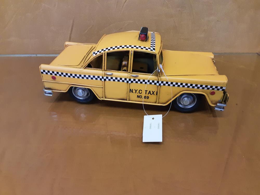 VÉHICULE EN MÉTAL TAXI JAUNE (8AT-13386)