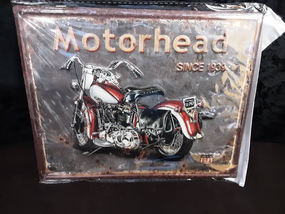 PLAQUE MÉTAL 20X24.5CM - LEGENDS NEVER DIE (8PL-126820252222)