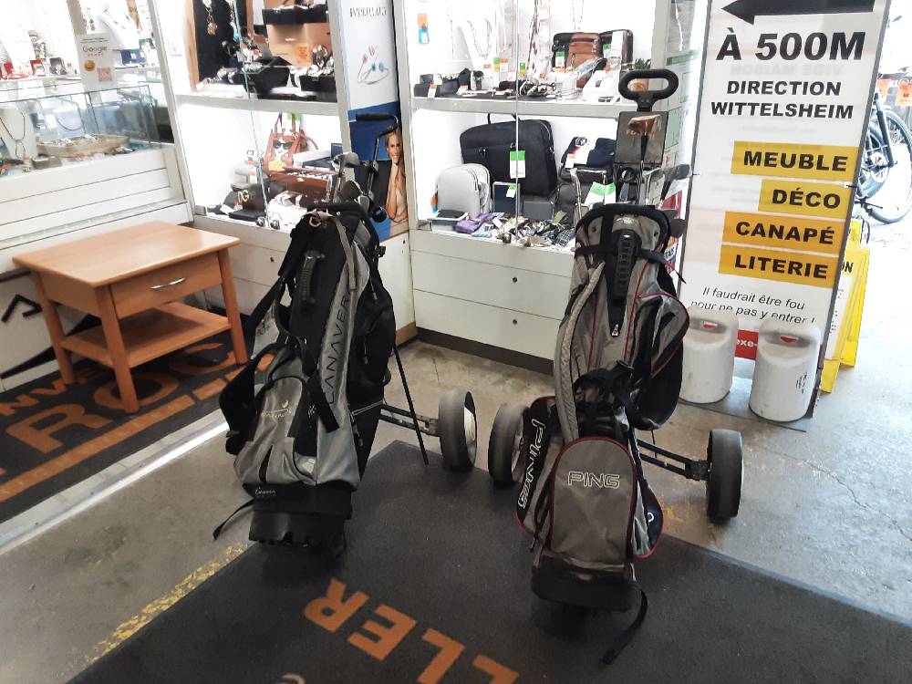 CHARIOT + SAC DE GOLF + 11 CLUBS DE GOLF 