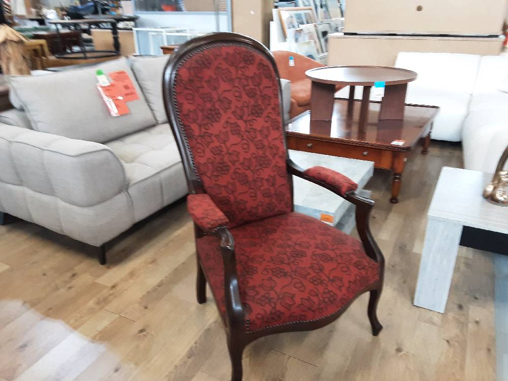 FAUTEUIL VOLTAIRE TISSU ROUGE DECOR FLEURS NOIRES