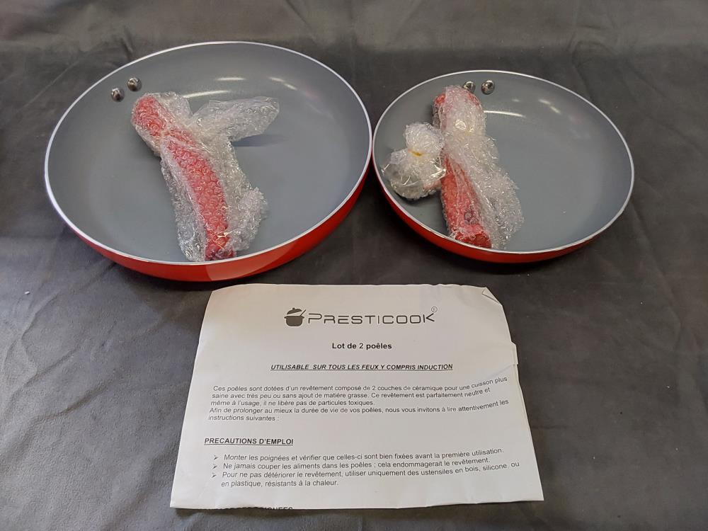 LOT DE 2 POELES ROUGES NEUVES