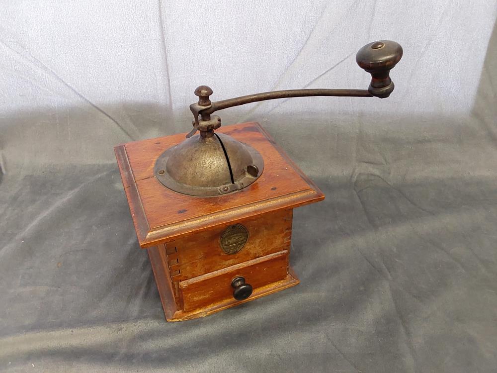 MOULIN A CAFE A RESTAURER