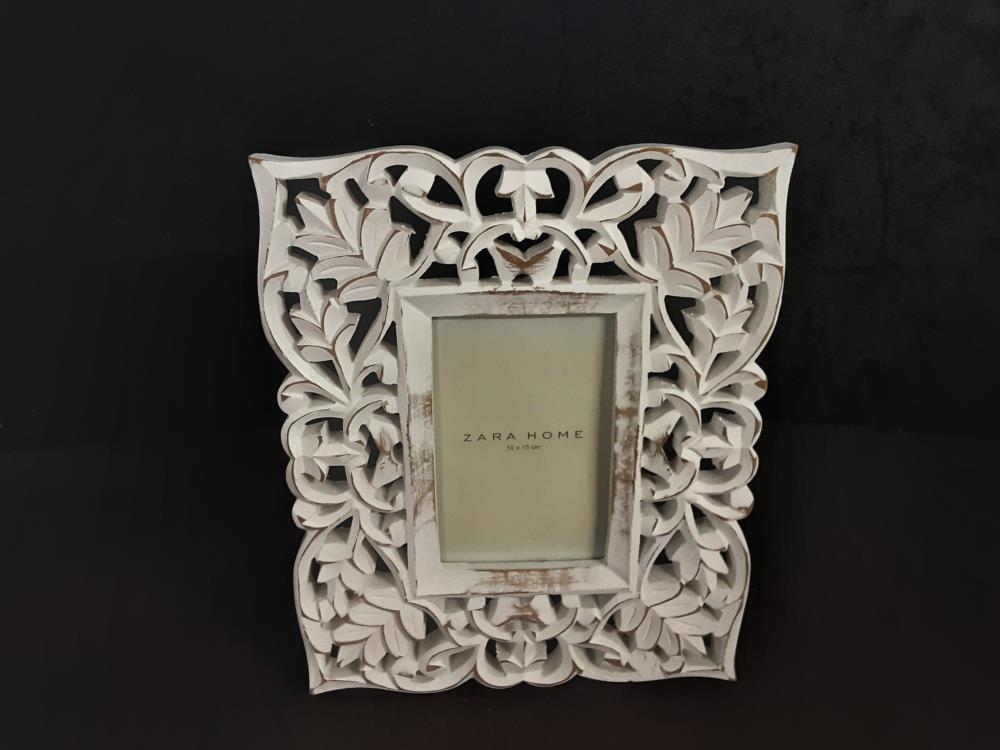 CADRE PHOTO EN BOIS BLANC AJOURÉ 