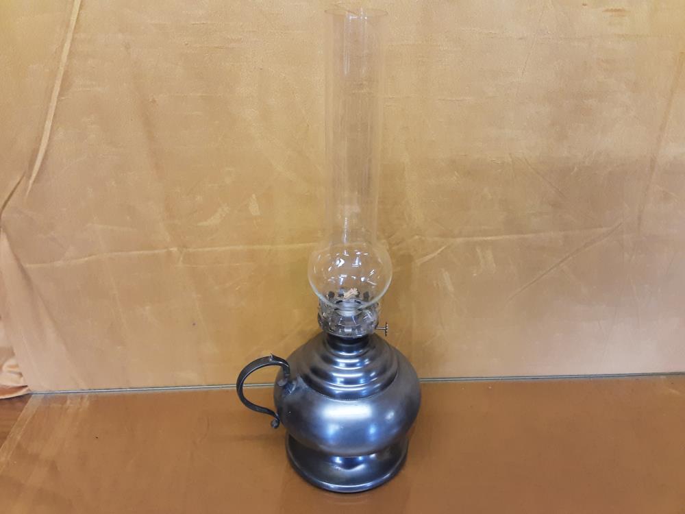 LAMPE A PÉTROLE ETAIN