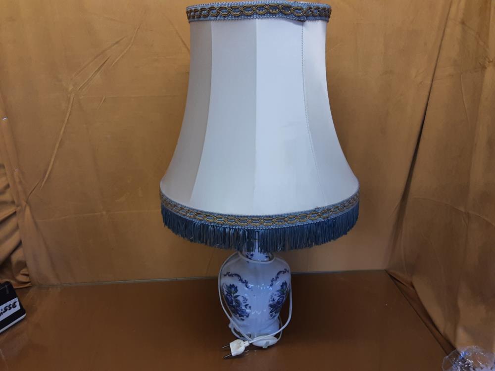 LAMPE PORCELAINE ABAT JOUR BEIGE ET BLEU 
