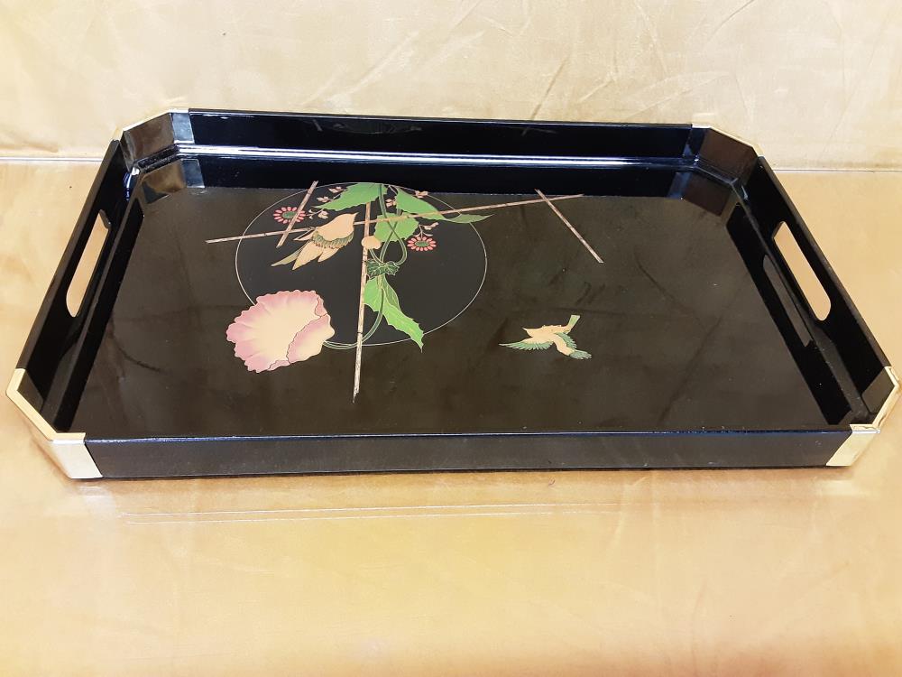 PLATEAU NOIR LAQUÉ MOTIF OISEAUX