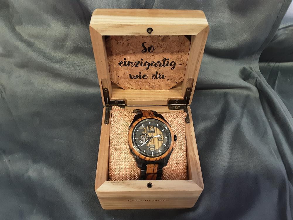 MONTRE AUTOMATIQUE EN BOIS ET MÉTAL HOLZKERN 