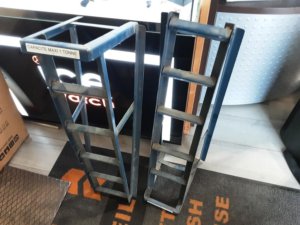 PAIRE DE CHANDELLES METAL BLEU CAPACITE 1TONNE