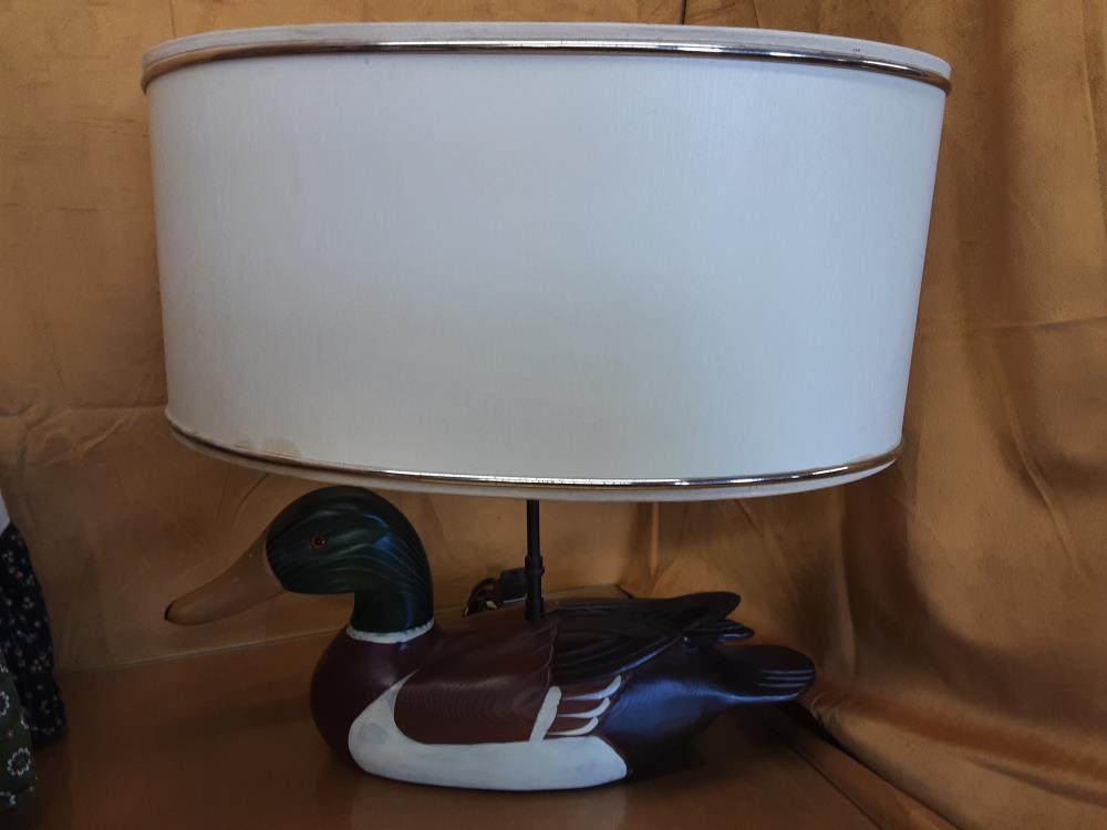 LAMPE CANARD EN BOIS ABAT JOUR CREME