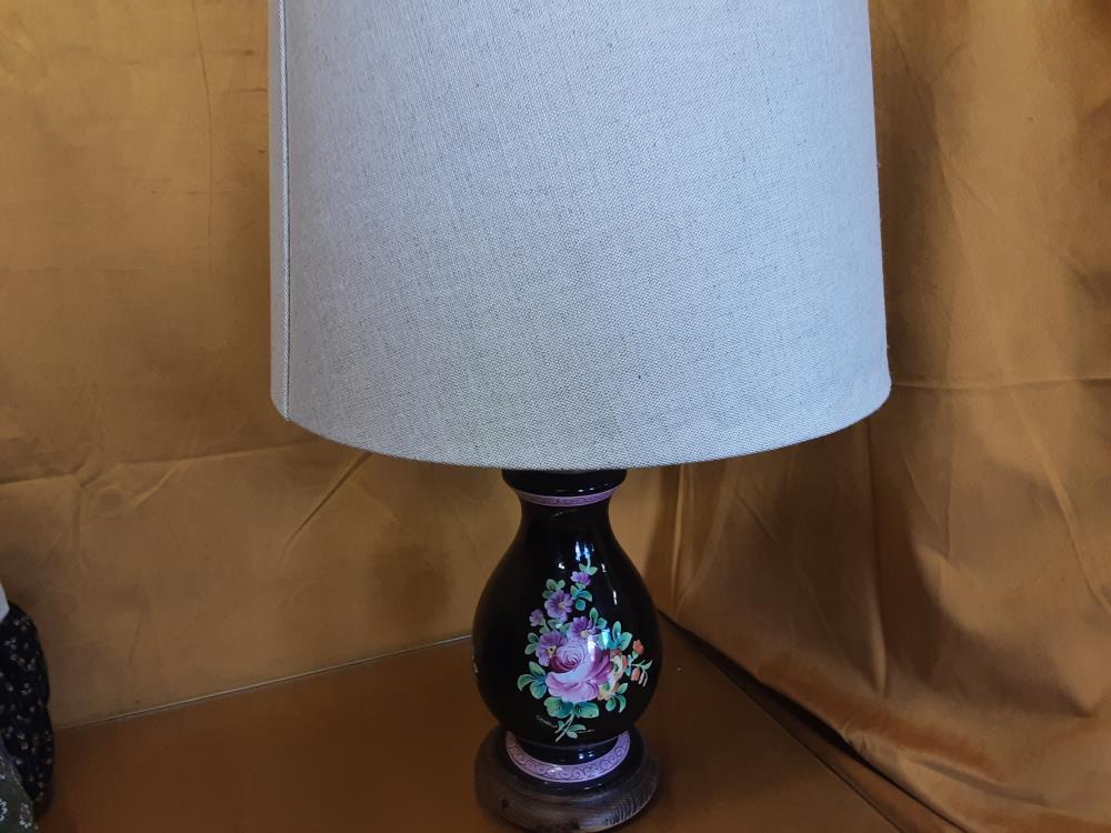 LAMPE PIED NOIR PORCELAINE MOTIF FLEURS ABAT JOUR TISSU BEIGE