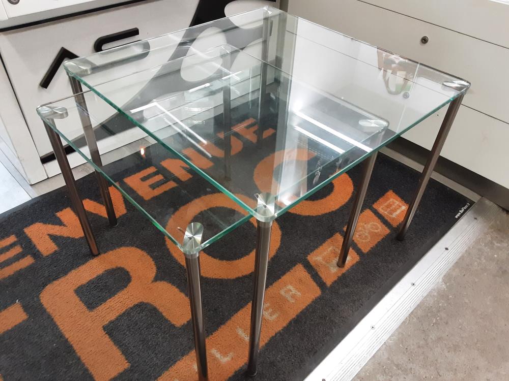 LOT DE 2 TABLES BASSES GIGOGNE PLATEAUX VERRE PIEDS CHROMES