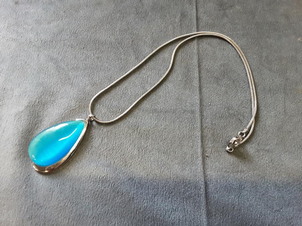 COLLIER PENDENTIF BLEU