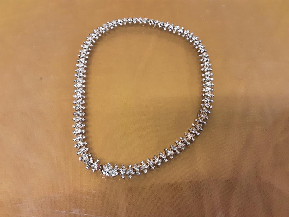 COLLIER RAS DE COU DORÉ ET STRASS